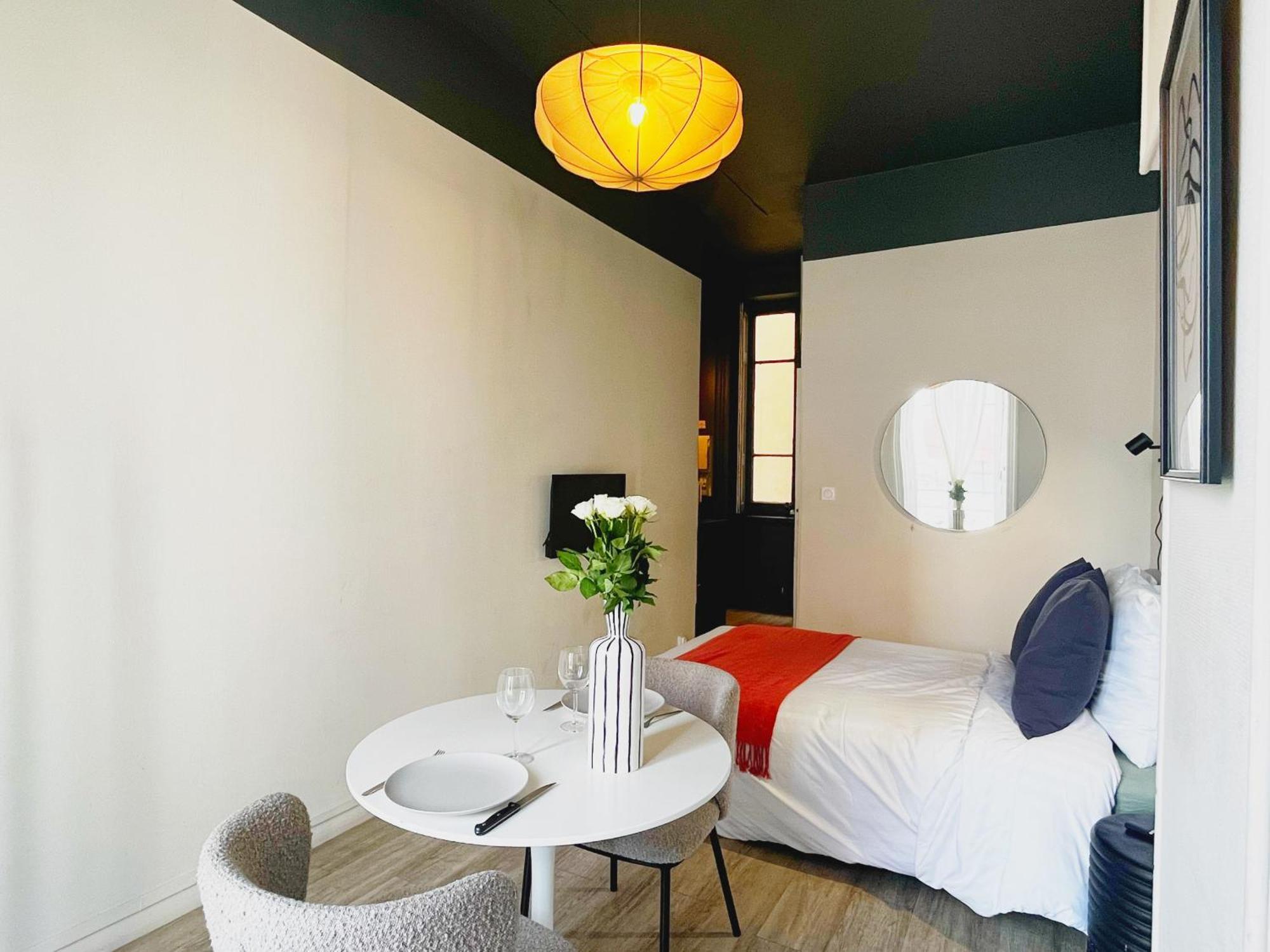 Suite Opium Лион Экстерьер фото