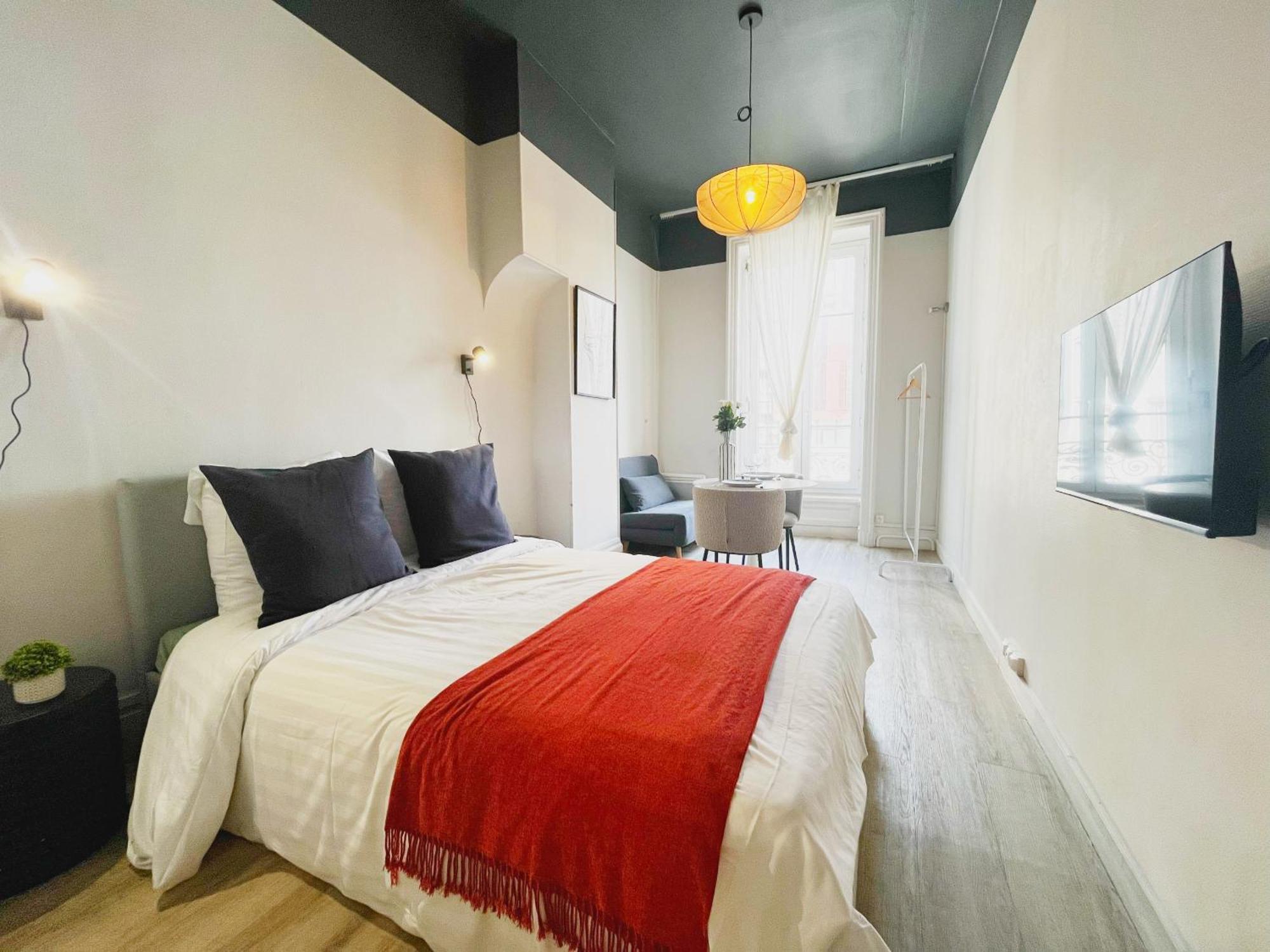 Suite Opium Лион Экстерьер фото